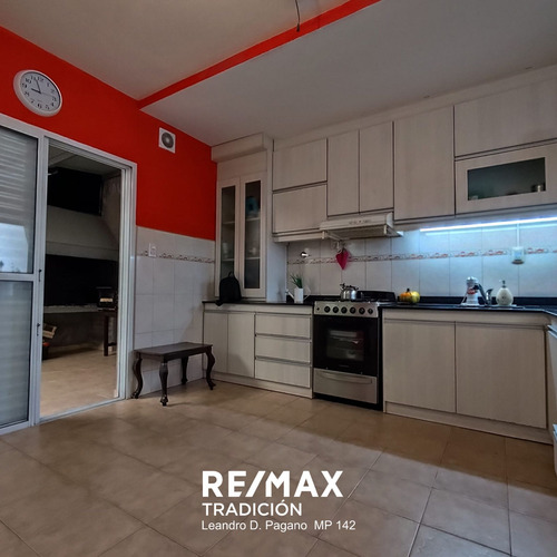 Venta Casa 3 Dorm. - Carlos Gardel 365, Rcia.