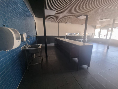 Se Arrienda Local Comercial De 84 M2 De Planta Libre A 2.400
