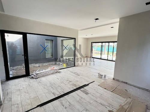 Casa En Venta En Barrio Privado Santo Tomas, G.b.a. Zona Norte