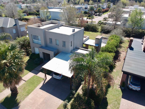 Casa En Miraflores, Funes Hills.