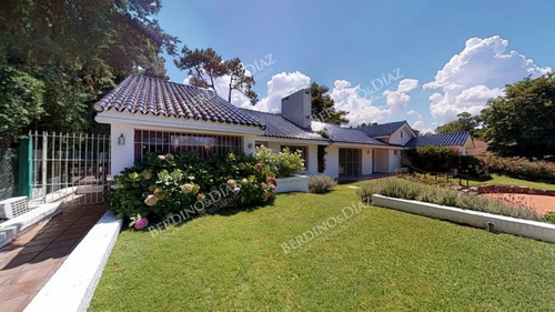 Chalet En Venta Zona Golf