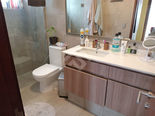 Casa En Venta De 4 Dorm. En Maipú