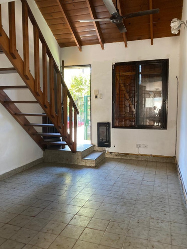 Imagen 2 de 8 de Duplex En Venta Castelar Sur. 2 Ambientes Con Patio