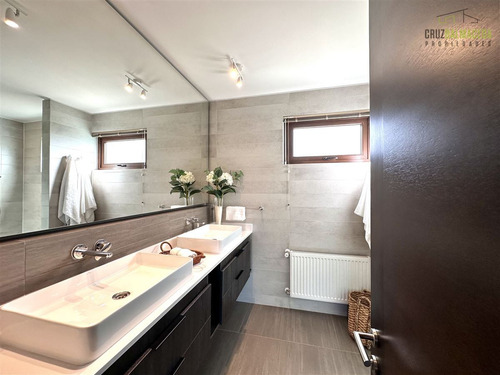 Casa En Venta De 3 Dorm. En Colina