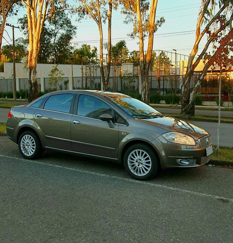Fiat Linea 2011 1.8 16v Absolute Flex Dualogic 4p