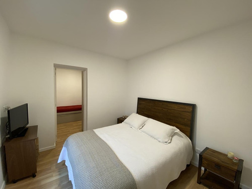 Imagen 2 de 15 de Casa Pasillo 1 Dormitorio + Comodin, Patio Y Terraza!