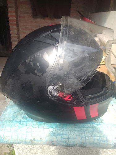 Buenas Noches Vendo 3 Cascos Para Moto En 1,800 Los 3 Están