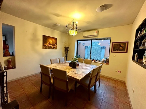 Casa Con 4 Recámaras, Piscina Y Paneles Solares En Itzimná