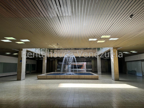 Estupendo Local Comercial O Oficina En Alquiler Con Inmejorable Ubicación Altamira