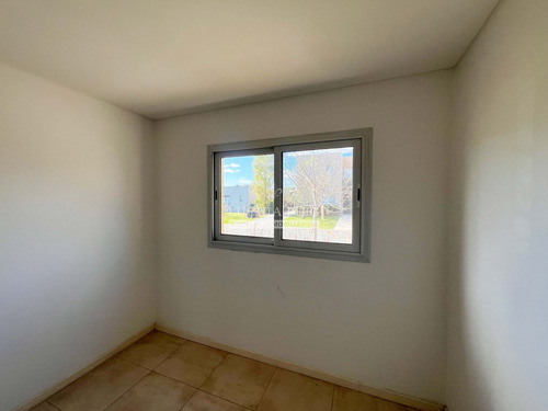 Casa En Alquiler Lote Interno Con Pileta - San Gabriel