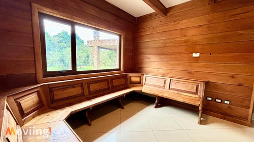 Linda Casa, Con Grandes Jardines Y Piscinas. $ Conversable