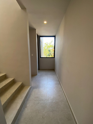 Casa En Venta De 3 Recamaras Con Cuarto De Servicio Ubicada En Montes De Ame.