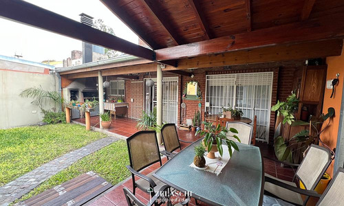 Casa En Venta: Pasaje Curupi - Martin Coronado
