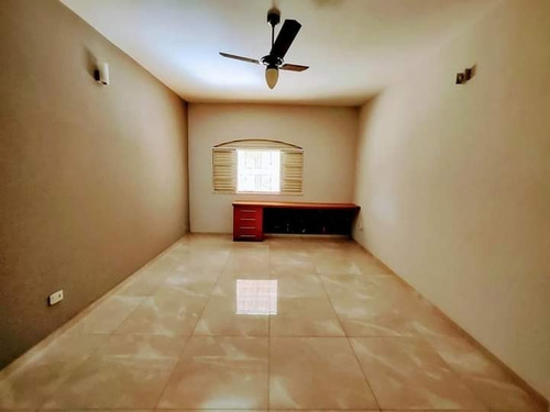 Imagem 19 de 25 de Chácara 3000m2, Casa Sede Com 3 Dormitórios Sendo 1 Suíte, Piso Em Porcelanato, Piscina, Quarto De Ferramentas - Ch00174 - 70327373