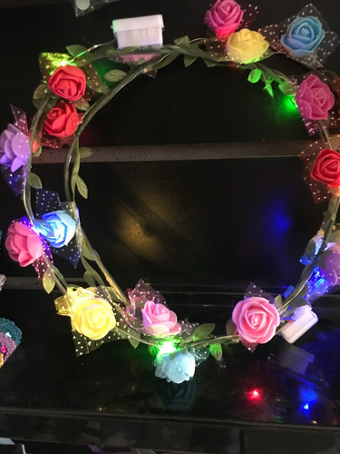 Imagen 5 de 10 de Vincha Tiara Cotillon Luminosa Flores Led Multicolor Hippie