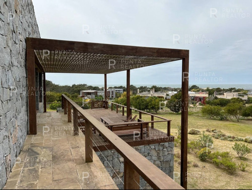 Excelente Casa En Alquiler En Barrio Privado Club De Mar En El Pueblo De Jose Ignacio, Uruguay