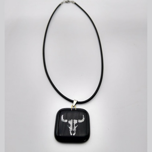 Imagen 3 de 4 de Collar Cráneo De Toro Dark Vidrio Pintado A Mano