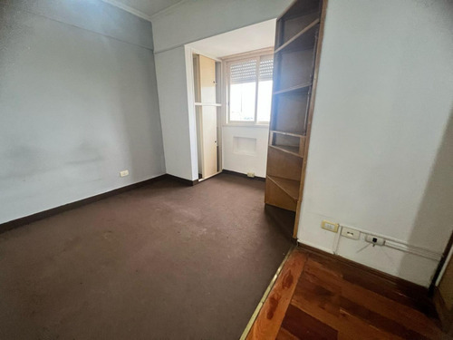 En Venta En Santos Lugares, Departamento De 2 Ambientes Pequeños F: 10302