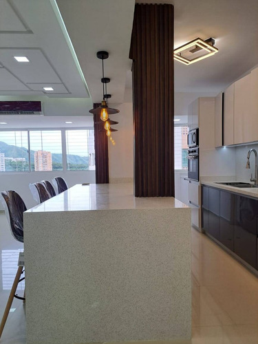Josefina Toledo: Hermoso Apartamento En Venta En El Parral, 160m², Estudio, Maletero, Circuito De Cámaras, Balcón, Gym, Sauna, Planta Y Pozo, Piscina, Caney, 259969