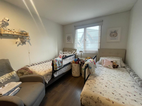Casa En Venta De 4 Dorm.4 Baños En Condominio. En Las Condes