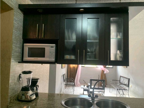 Apartamento En Alquiler Urb. El Parque Frente A La Ujap Md-8607958