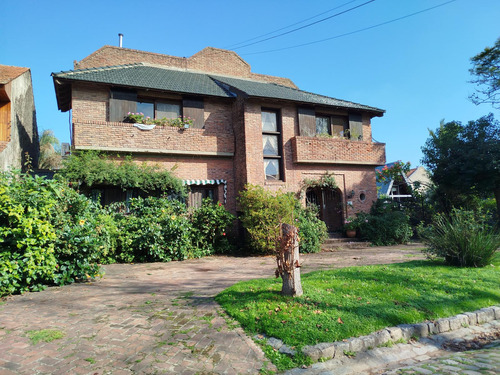 Importante Casa A Reciclar En Excelente Lote De 820 M²