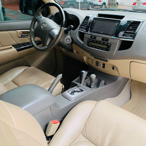 Imagen 6 de 11 de Toyota Fortuner 2013