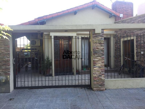 Casa En Venta En 115 Ee/ 410 Y 410 Bis Villa Elisa - Alberto Dacal Propiedades