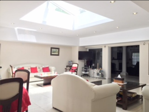 Excelente Casa Hecha A Nuevo En Inmejorable Ubicación Dentro Del San Carlos C.c.