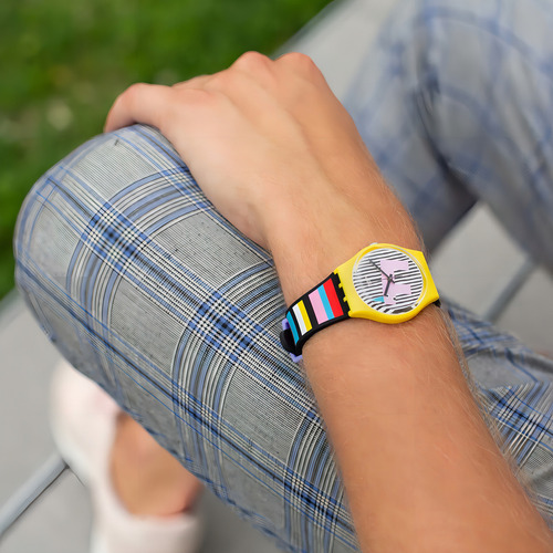 Reloj Swatch Necessary Focus Gz341 Color De La Correa Negro Color Del Bisel Amarillo Color Del Fondo Amarillo