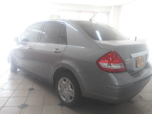 Nissan Tiida 2010 1.8 Emotion 4 P