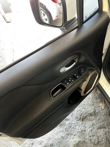 Imagem 11 de 13 de Jeep Renegade 1.8 16v Flex Longitude 4p Automático