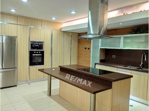 Townhouse En Conjunto Residencial La Rosaleda, Urbanizacion Sabanamar, Isla De Margarita