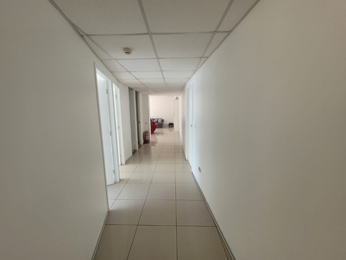 Ideal Centro Médico O Similar, Cerca Metro Manquehue