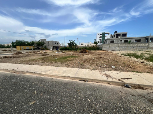 Venta De Solar Comercial Próximo A La Avenida De San Isidro