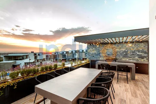 Casa En Venta En El Nuevo Refugio, Roof Garden, Cuarto De Servicio, Finos Acabados.