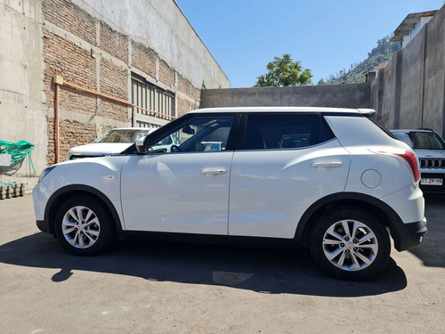 SsangYong Tivoli TX1011 GAS 4x2 MT