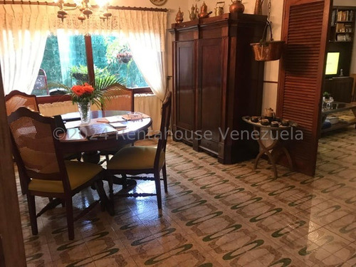 Hermosa Casa De Una Planta Con Grandes Espacios Y Bella Terraza En Santa Paula. Mls # 25-13494 Lp