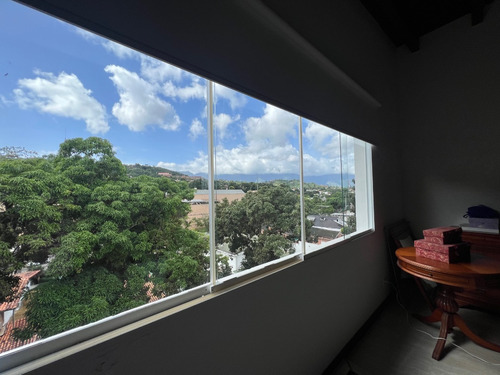 En Venta O Alquiler Casa En Prados Del Este, Calle Cerrada, Baruta.