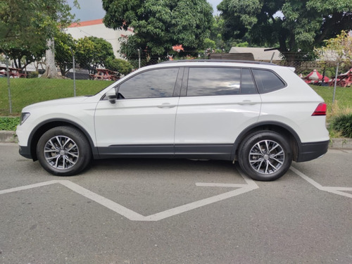 Volkswagen Tiguan Trendline 1.4 Turbo Automatica