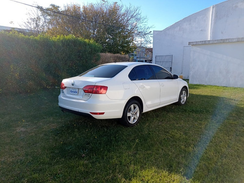 Imagen 10 de 10 de Volkswagen Vento Advance Mt 2.0tdi 2013