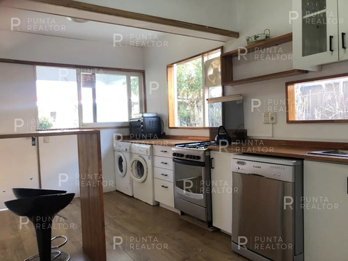 Casa En Venta En Playa Mansa, Punta Del Este, Uruguay