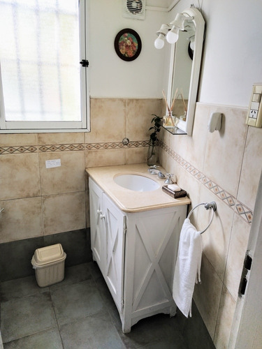 Imagen 9 de 17 de Cabaña Cercana Al Lago; Equipada Para 5 Personas; Con Aire Acondicionado; Cuenta Con Parrilla; Pérgola; Cochera Y Pelopincho En Un Predio Exclusivo Y Cerrado Alquiler Por Dia; Semana; O Mes .