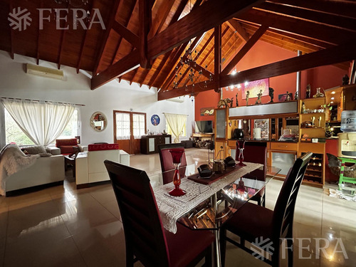 Venta Casa De 6 Ambientes Con Cochera, Galería Y Piscina En Haras Del Sur I