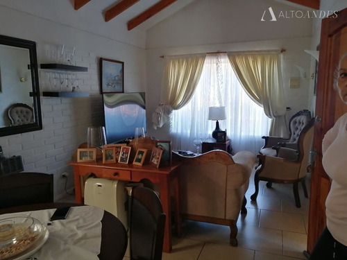 Casa En Venta De 3 Dorm. En Villa Alemana