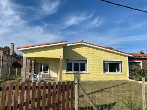 Casa A La Venta Frente Al Mar En Piriapolis