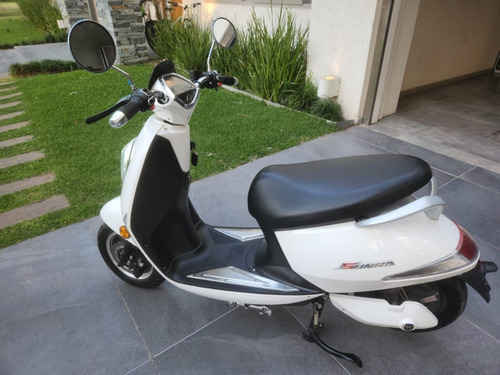 Imagen 10 de 15 de Moto Electrica Sunra Grace / Litio / 4500 Km / Scooter