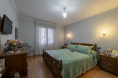 Casa Grande En Venta 3 Dormitorios Y 2 Baños En Recoleta.