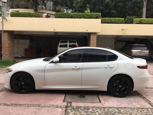Alfa Romeo Giulia 2.0 Ti At
