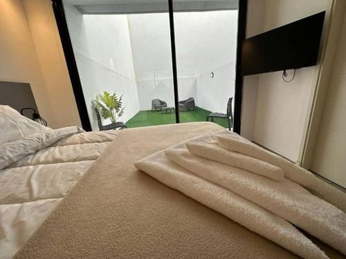 Monoambiente De 60 M² (30 M² De Patio) Calle Piedras - San Telmo